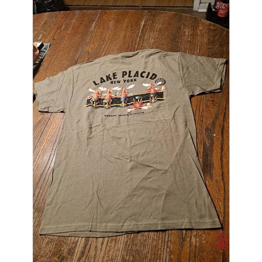 New DUCKCO Lake Placid Funny Moose T Shirt Sz Medium Brown Bar Humor Novelty Tee